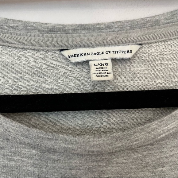 American Eagle top with cut out sleeves size large - Picture 3 of 3